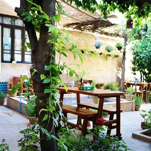 کافه رستوران سنتی سلطنت بانو 